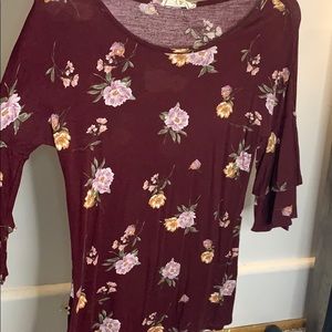 Maroon 3/4 sleeve flower top